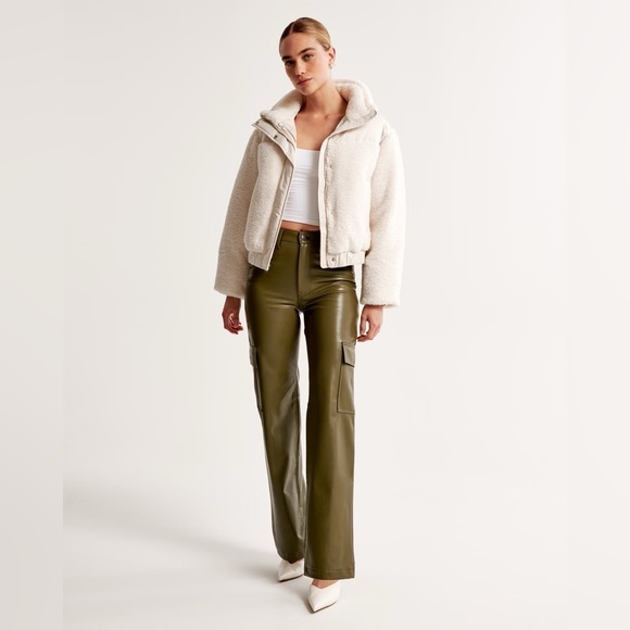 New with tags Abercrombie Sherpa Mini Ultra Puffer in Cream - Picture 2 of 5